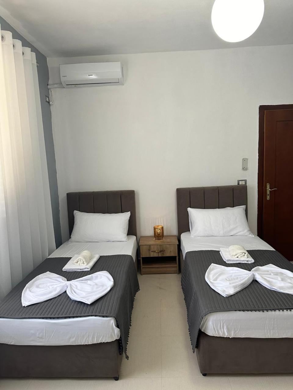 Host Apartments Shkodër Esterno foto